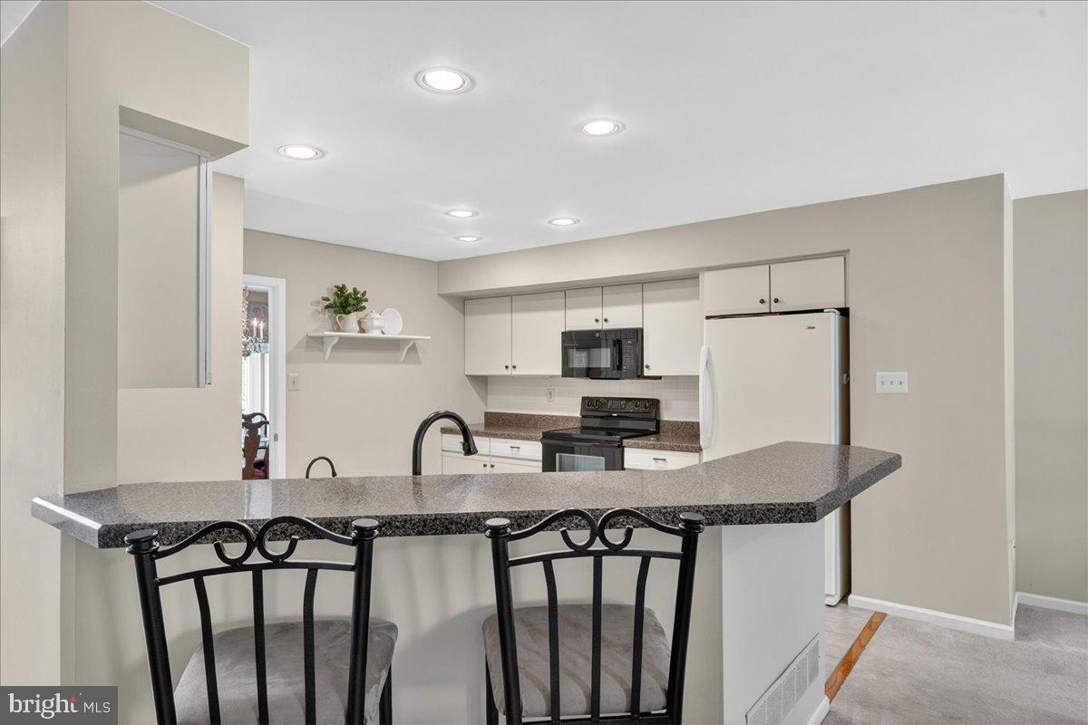 266 Fox Run Exton, PA 19341 - Photo 6 of 45 Kitchen view from breakfast bar