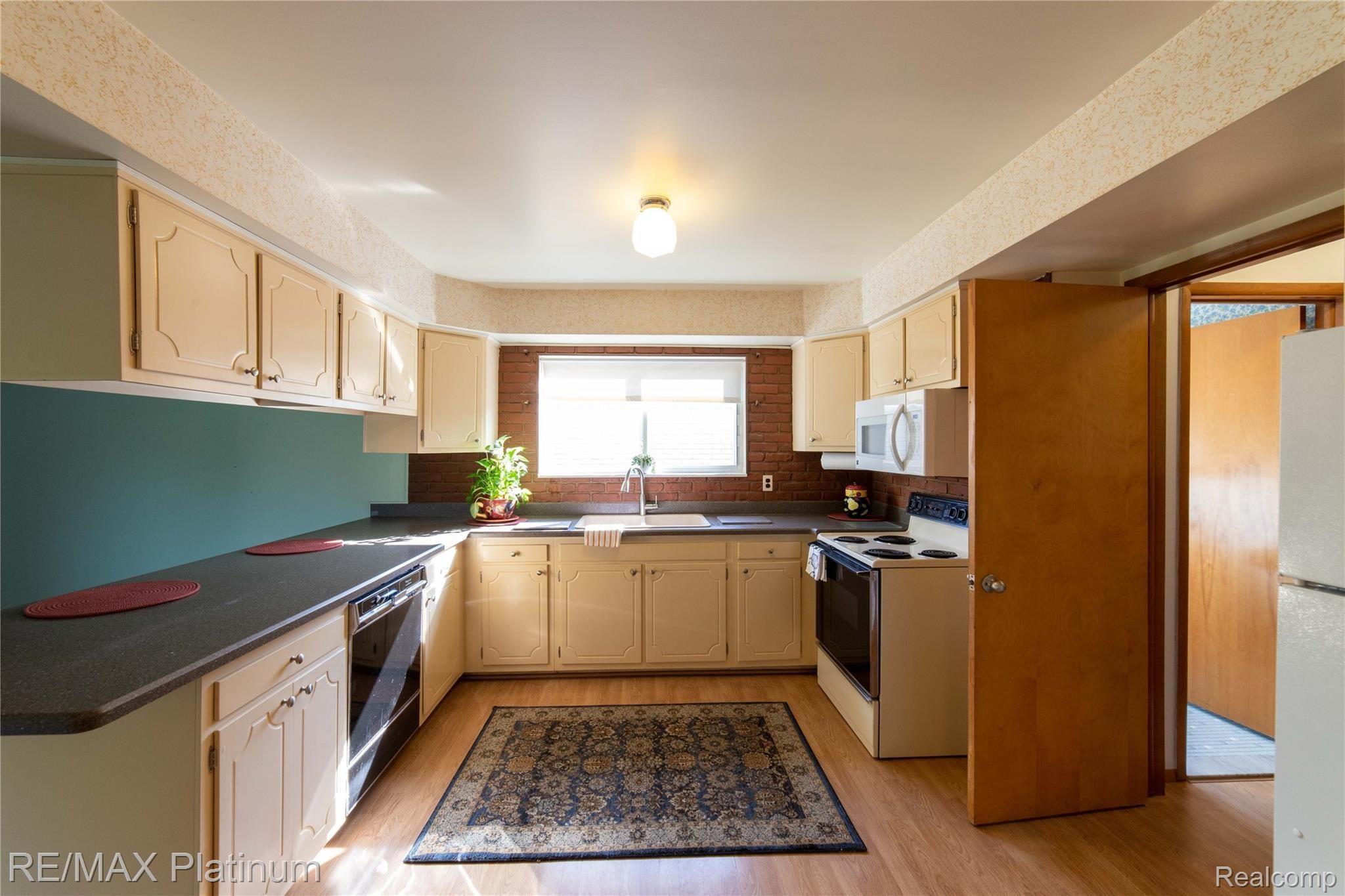 14127 Martin Road Warren, MI 48088 - Photo 7 of 34 Kitchen View from Dining Nook Area