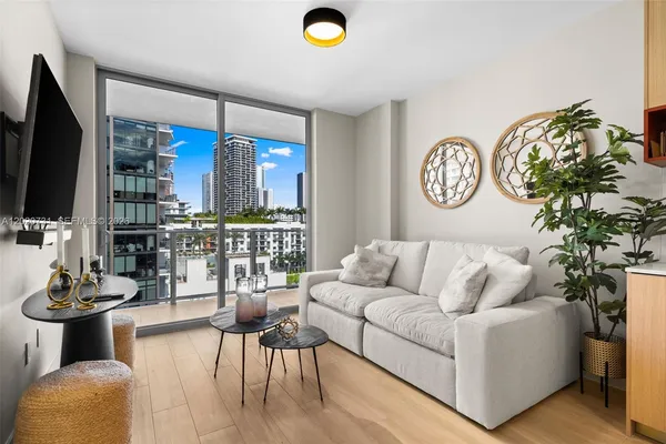 $4,300 | 90 Northeast 32nd Street, Unit 905, Miami, FL 33127