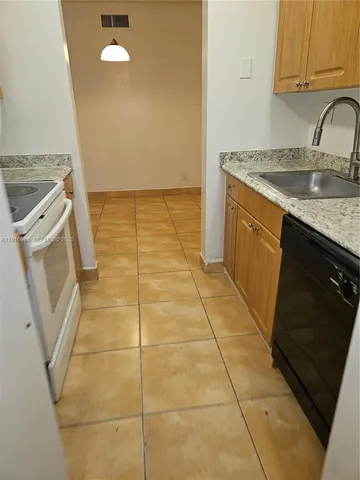 $2,100 | 11570 Northwest 42nd Street, Unit 11570, Coral Springs, FL 33065