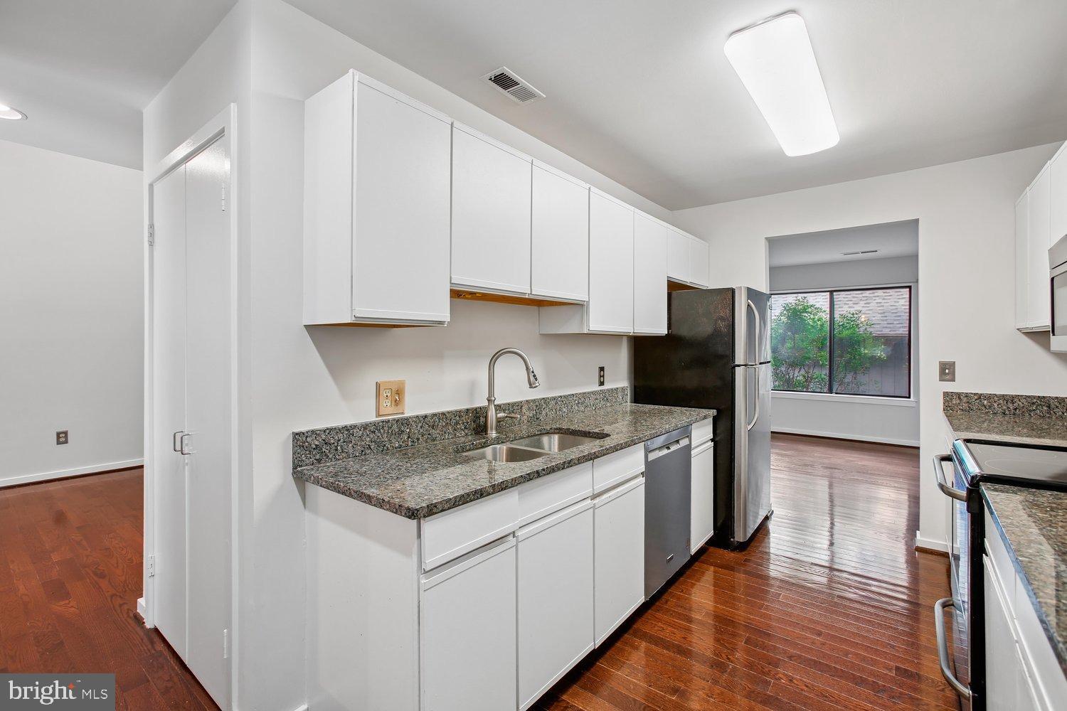 11115 Timberhead Court Reston, VA 20191 - Photo 13 of 88 Kitchen