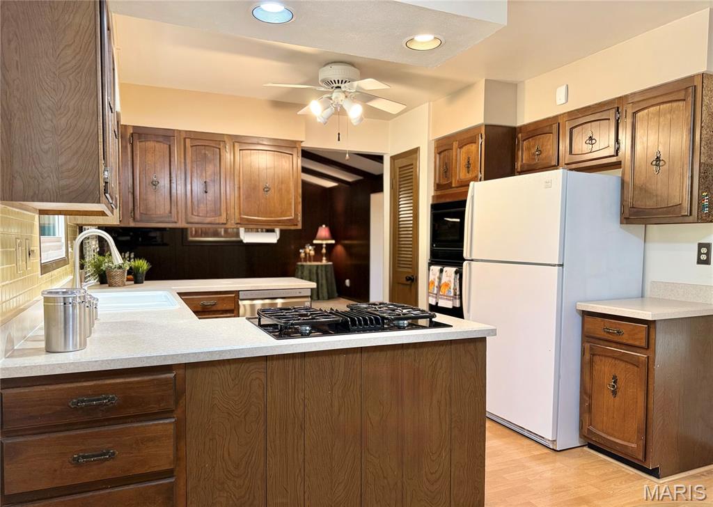 655 Hunters Ridge Drive Ferguson, MO 63135 - Photo 12 of 46