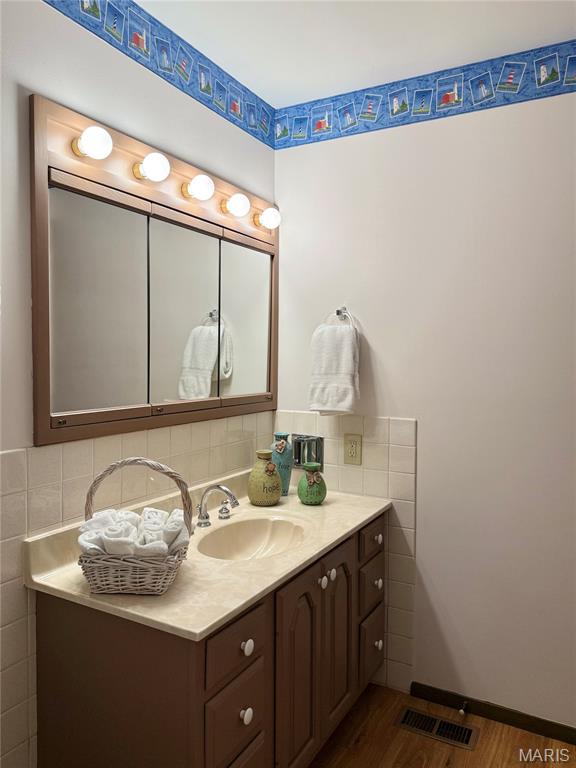 655 Hunters Ridge Drive Ferguson, MO 63135 - Photo 18 of 46