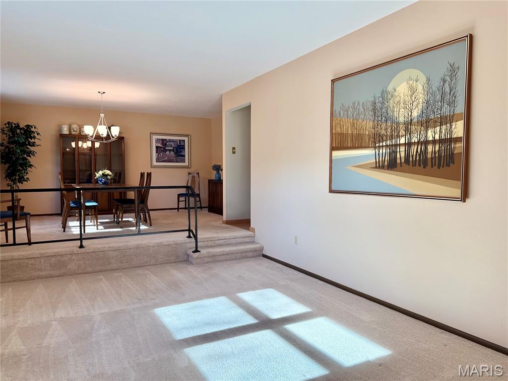 655 Hunters Ridge Drive Ferguson, MO 63135 - Photo 3 of 46