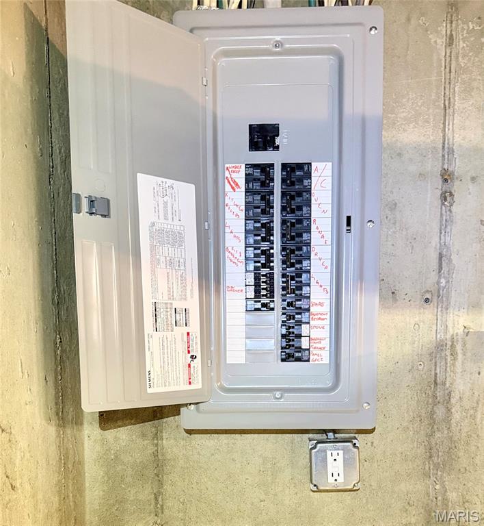 655 Hunters Ridge Drive Ferguson, MO 63135 - Photo 38 of 46