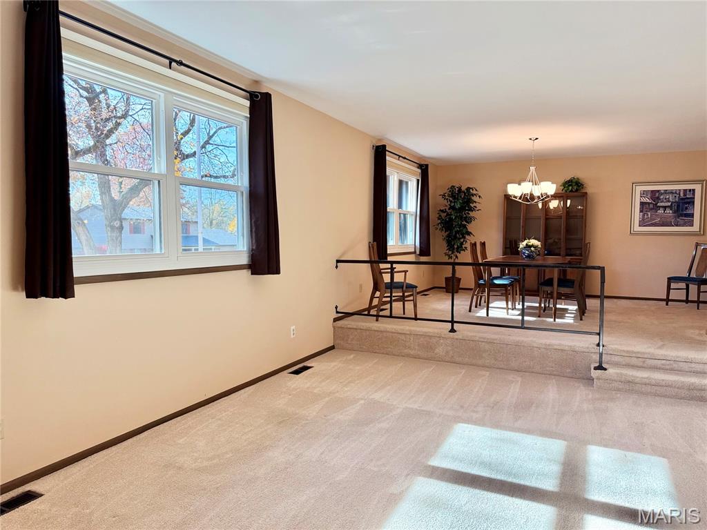 655 Hunters Ridge Drive Ferguson, MO 63135 - Photo 4 of 46