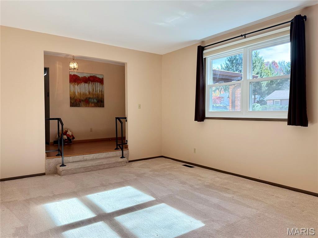 655 Hunters Ridge Drive Ferguson, MO 63135 - Photo 8 of 46