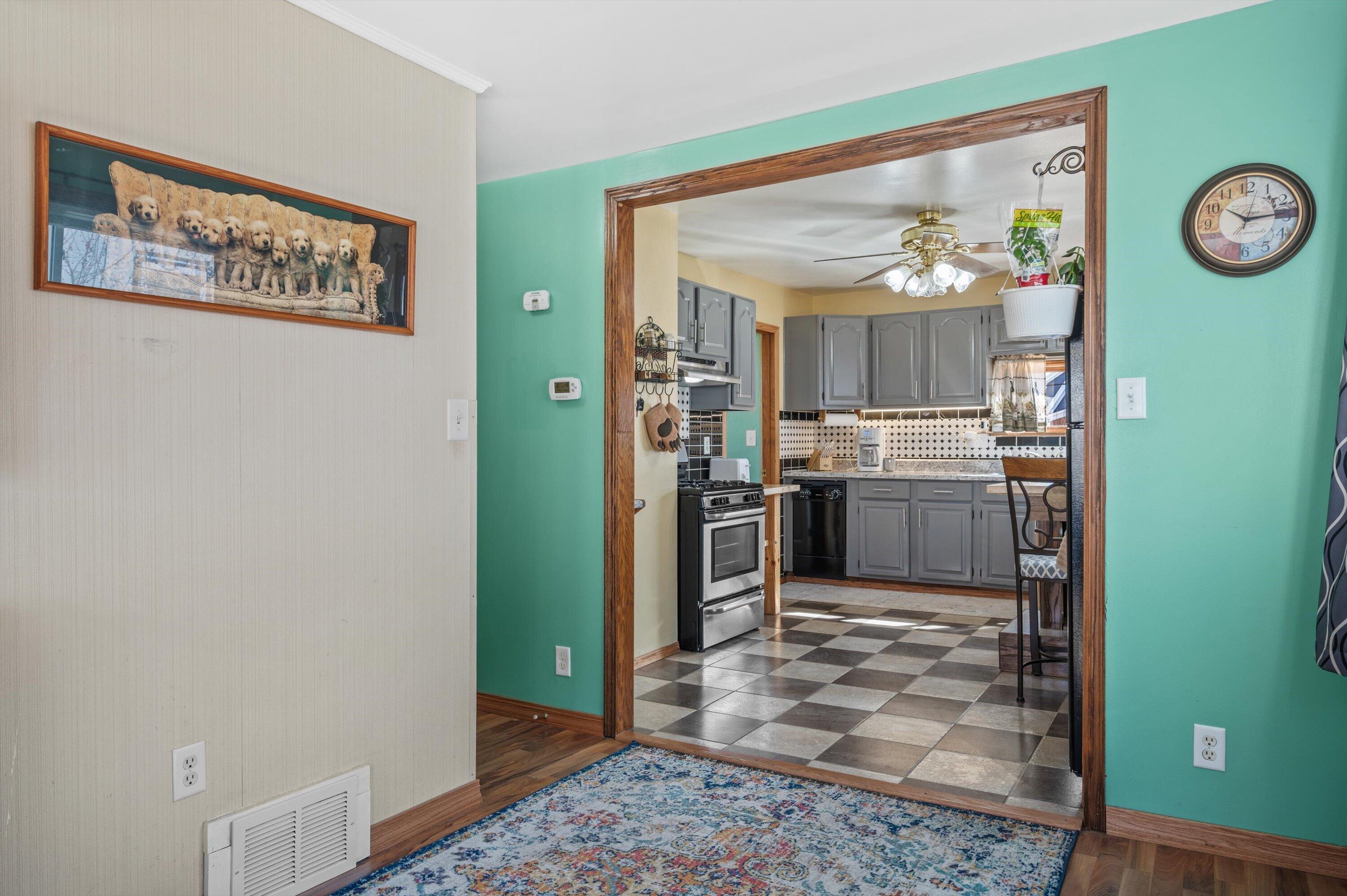 3528 South 33rd Street Greenfield, WI 53221 - Photo 7 of 27 09-54