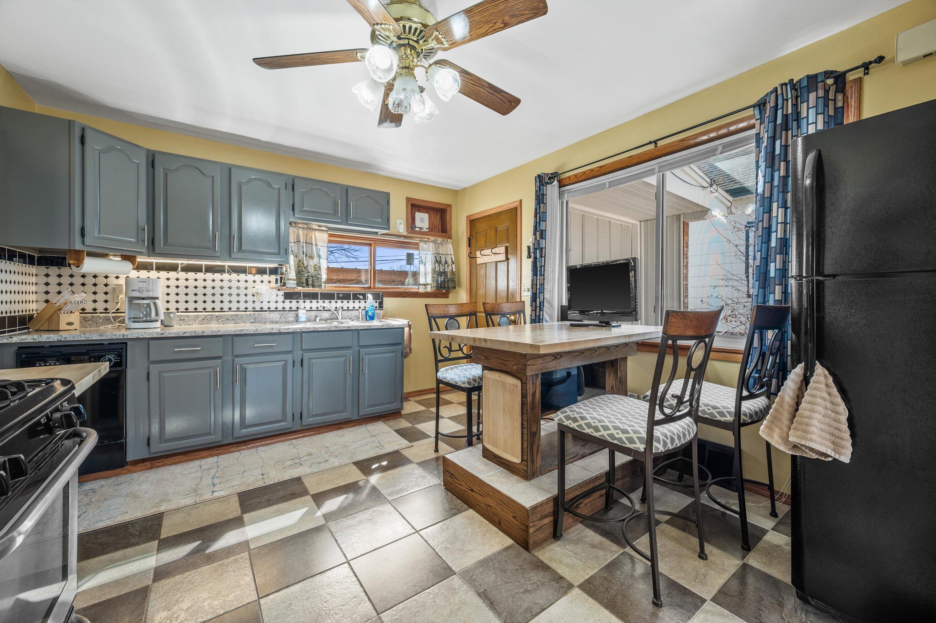 3528 South 33rd Street Greenfield, WI 53221 - Photo 9 of 27 11-64