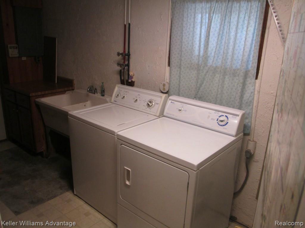 18251 Middlebelt Road Livonia, MI 48152 - Photo 32 of 36 IMG_0057.jpg