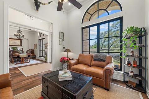 a view of a livingroom with furniture