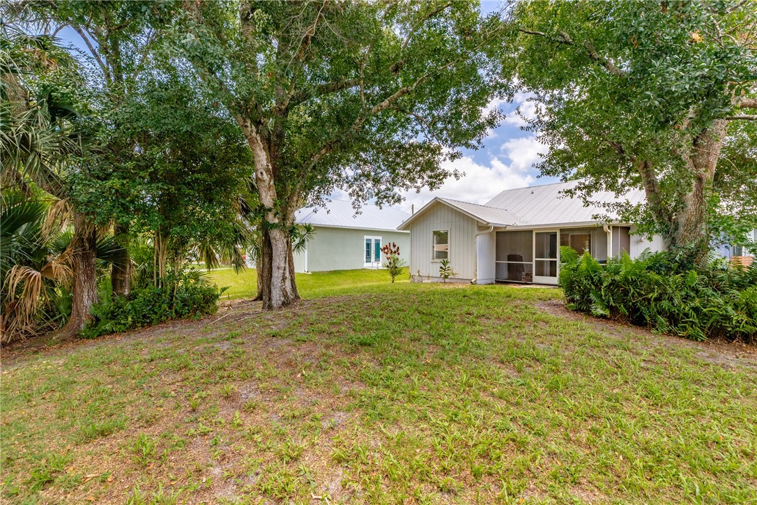 726 63rd Avenue Vero Beach, FL 32968 - Photo 20 of 22 a front view of a house with a garden