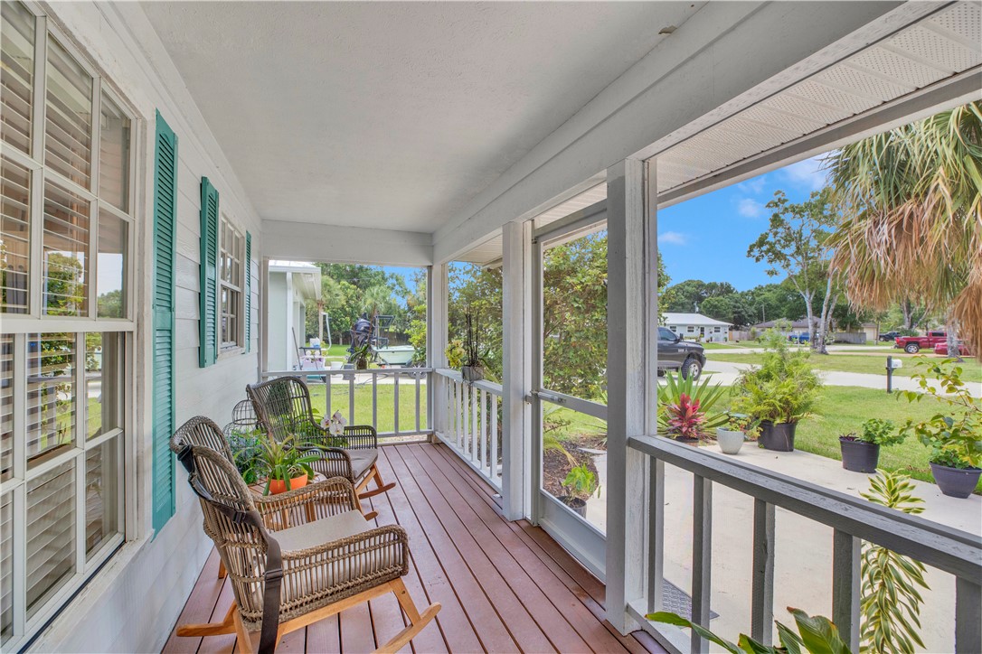 726 63rd Avenue Vero Beach, FL 32968 - Photo 5 of 22 a view of a two chair in the balcony