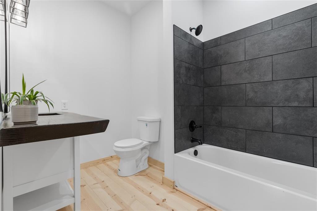 723 Glenfield Road Sewickley, PA 15143 - Photo 25 of 45 a bathroom with a toilet a sink and bathtub