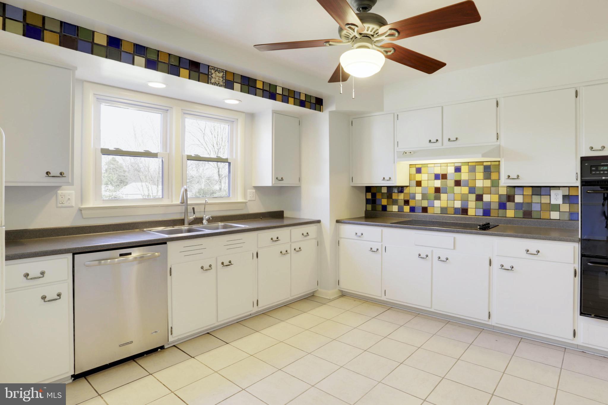 808 Winhall Way Silver Spring, MD 20904 - Photo 14 of 58 Large country kitchen