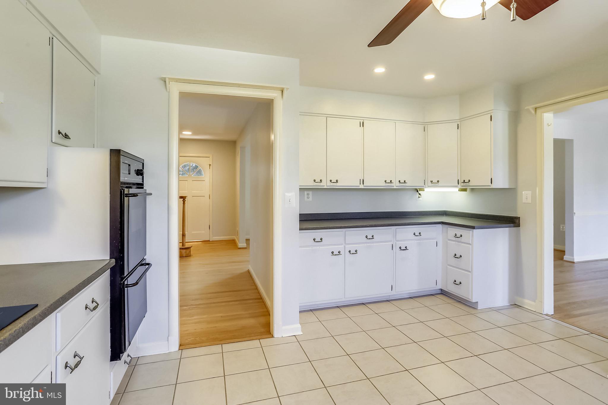 808 Winhall Way Silver Spring, MD 20904 - Photo 16 of 58 Table space Kitchen