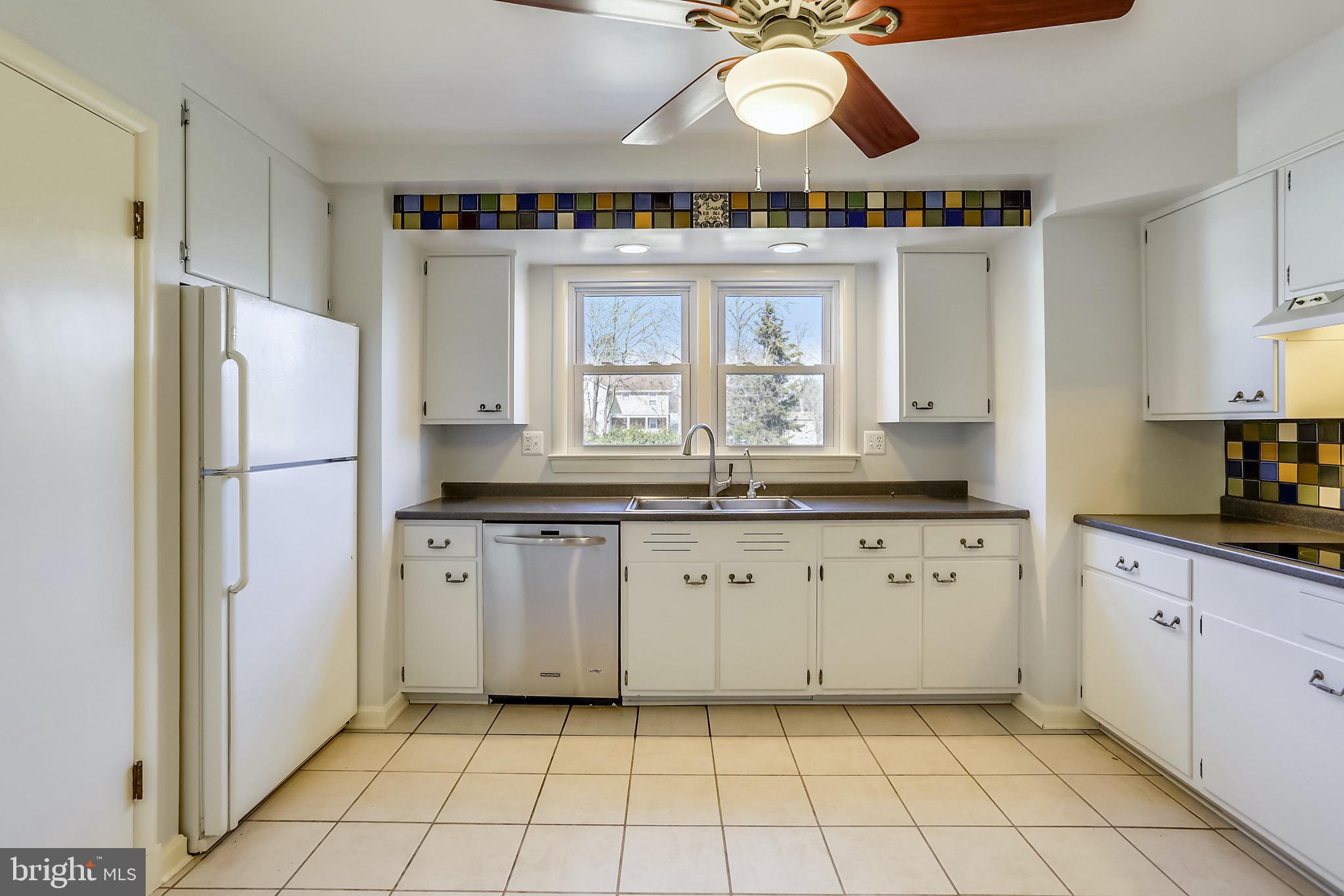 808 Winhall Way Silver Spring, MD 20904 - Photo 17 of 58 Kitchen