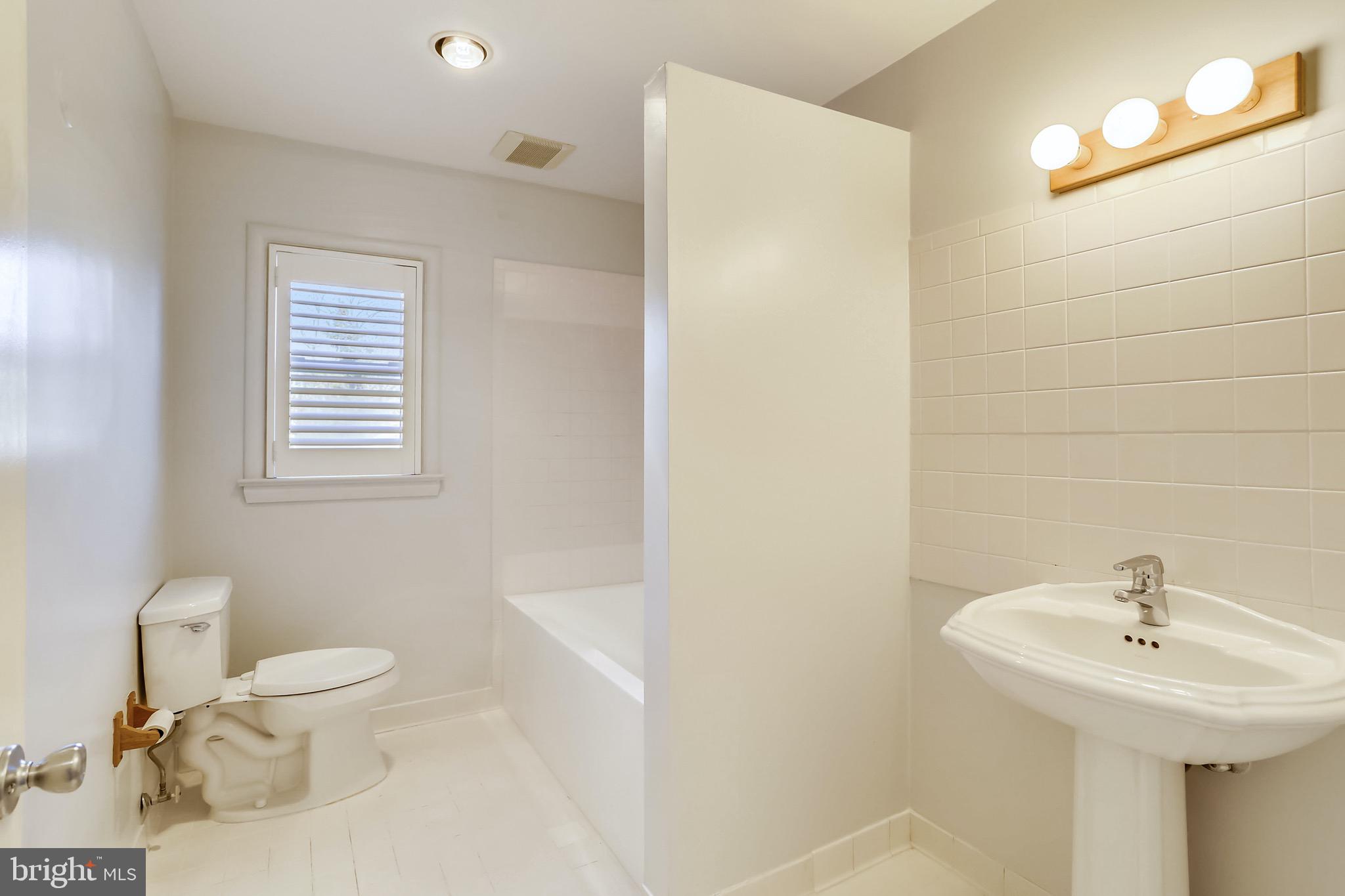 808 Winhall Way Silver Spring, MD 20904 - Photo 24 of 58 First floor Full bath