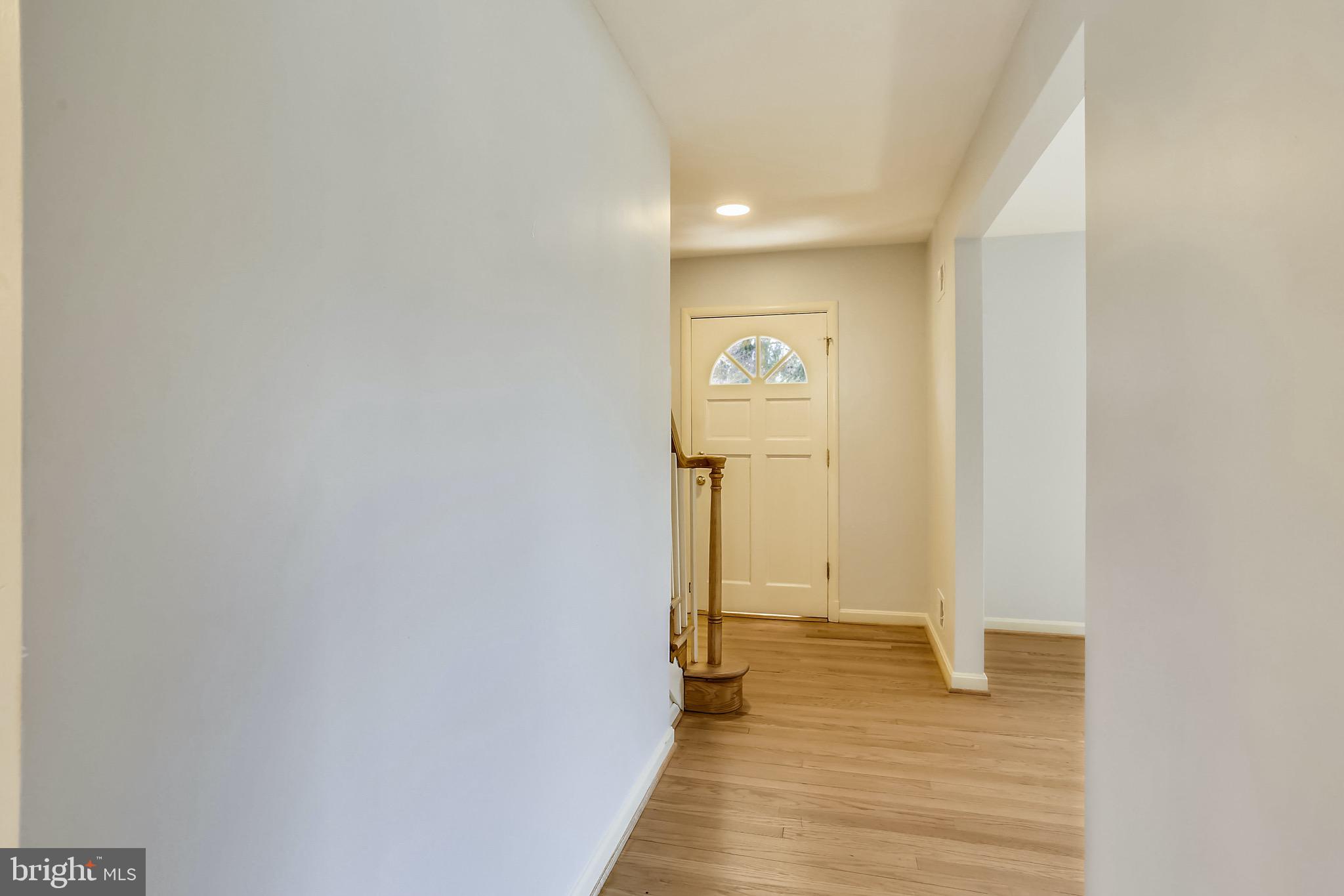 808 Winhall Way Silver Spring, MD 20904 - Photo 5 of 58 Center Hall Foyer entrance