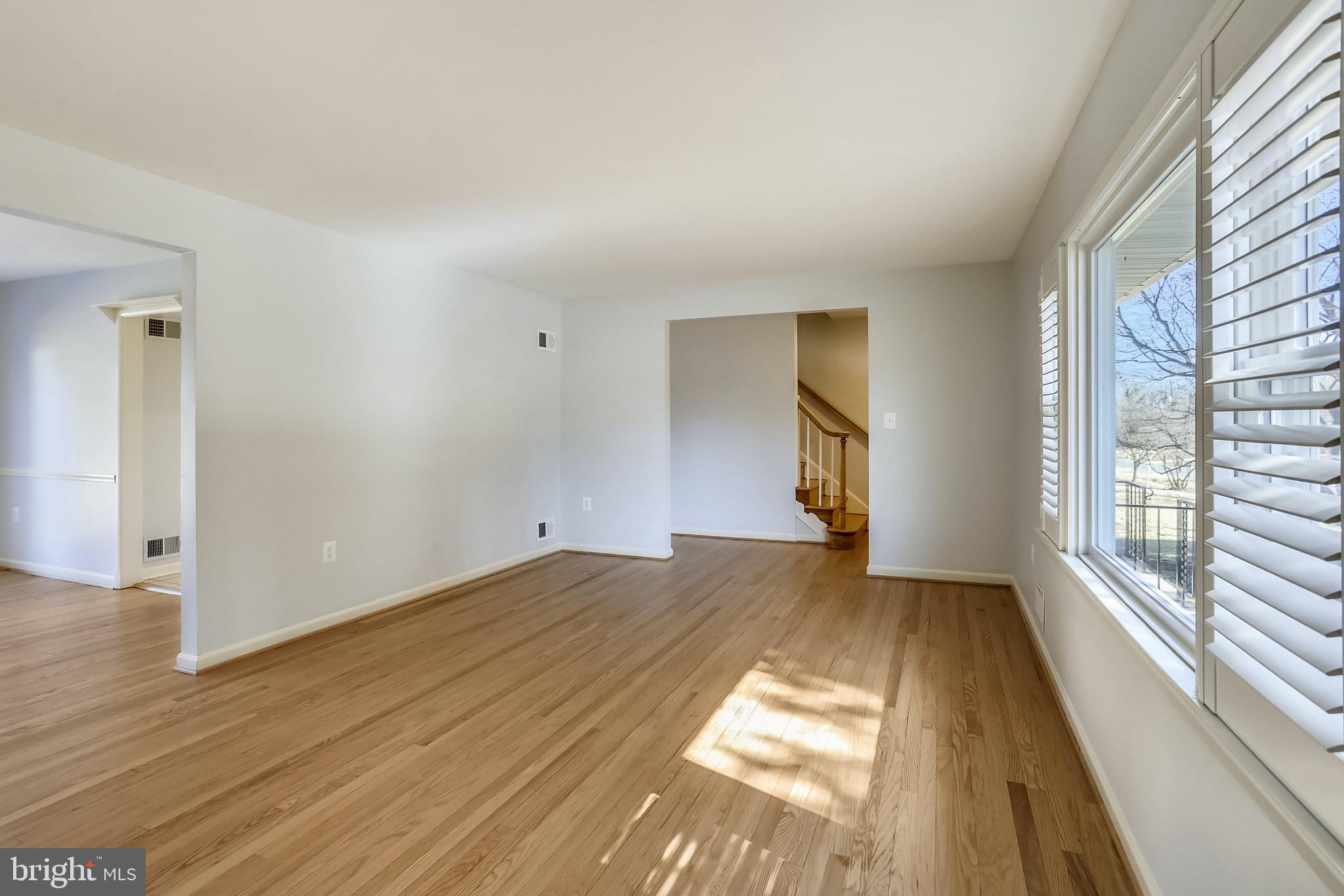 808 Winhall Way Silver Spring, MD 20904 - Photo 8 of 58 Living room