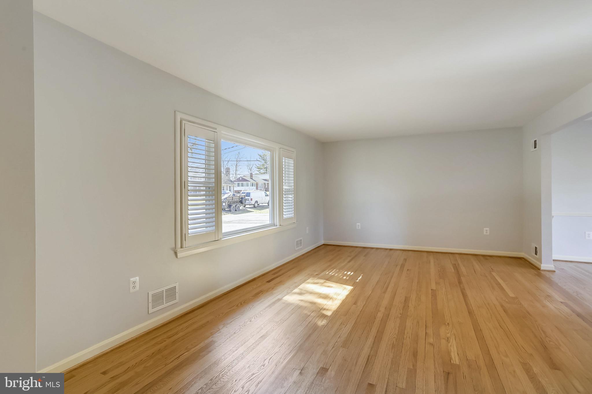 808 Winhall Way Silver Spring, MD 20904 - Photo 9 of 58 Living room