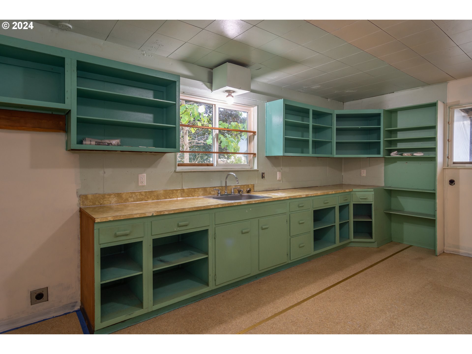405 South Cedar Street Drain, OR 97435 - Photo 13 of 36 Kitchen