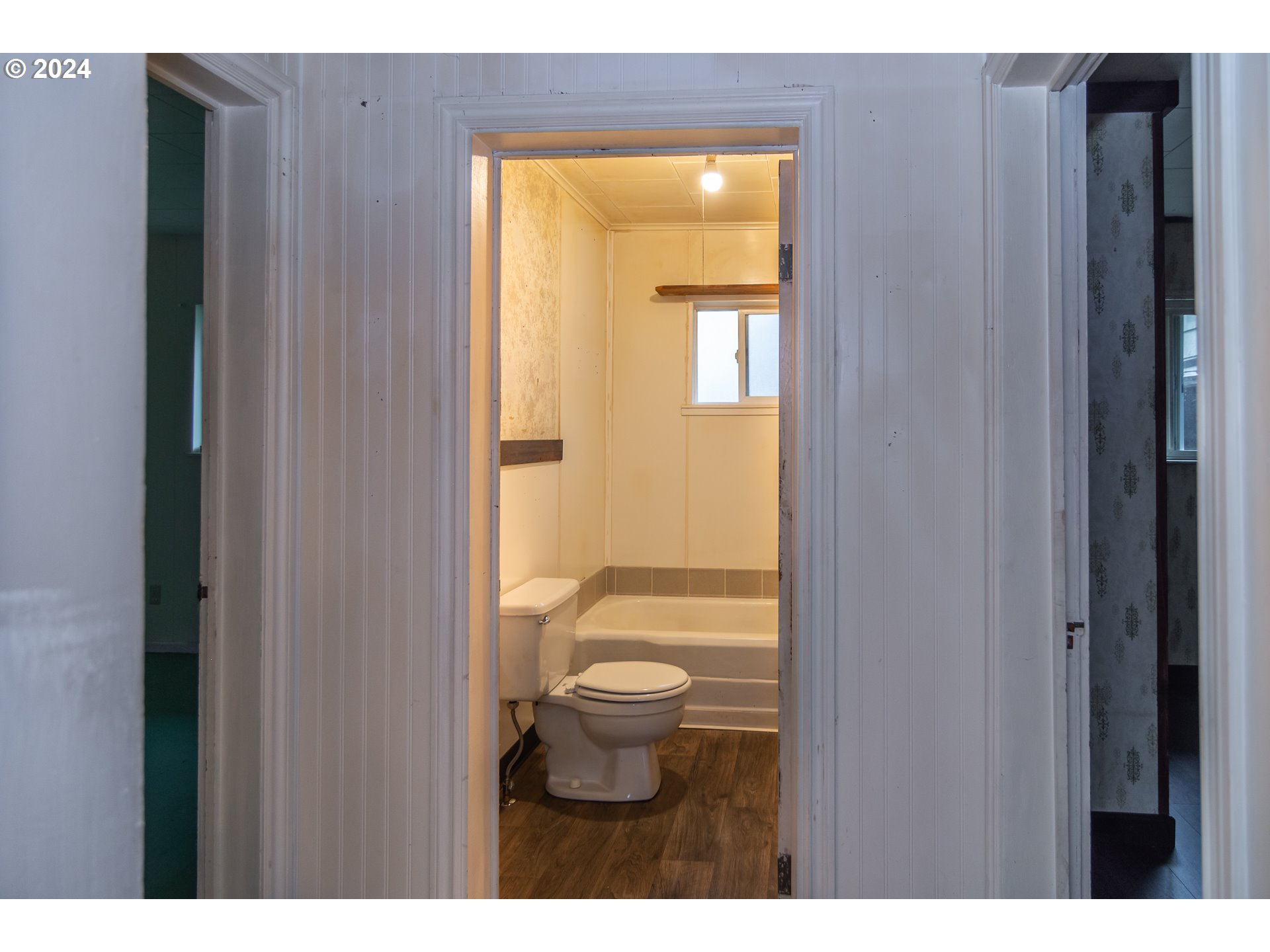 405 South Cedar Street Drain, OR 97435 - Photo 16 of 36 Bathroom