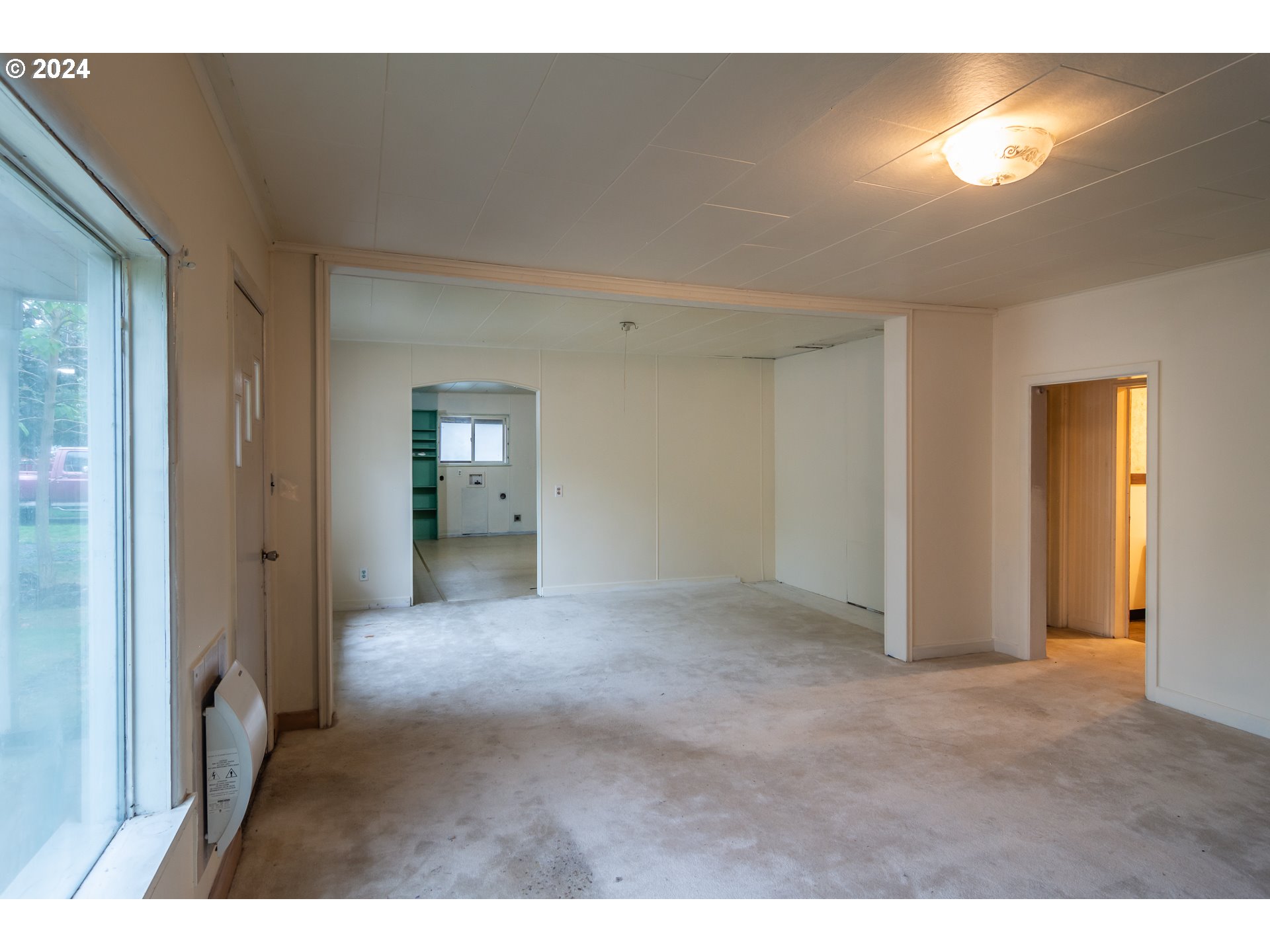 405 South Cedar Street Drain, OR 97435 - Photo 9 of 36 Living Room/Dining Room