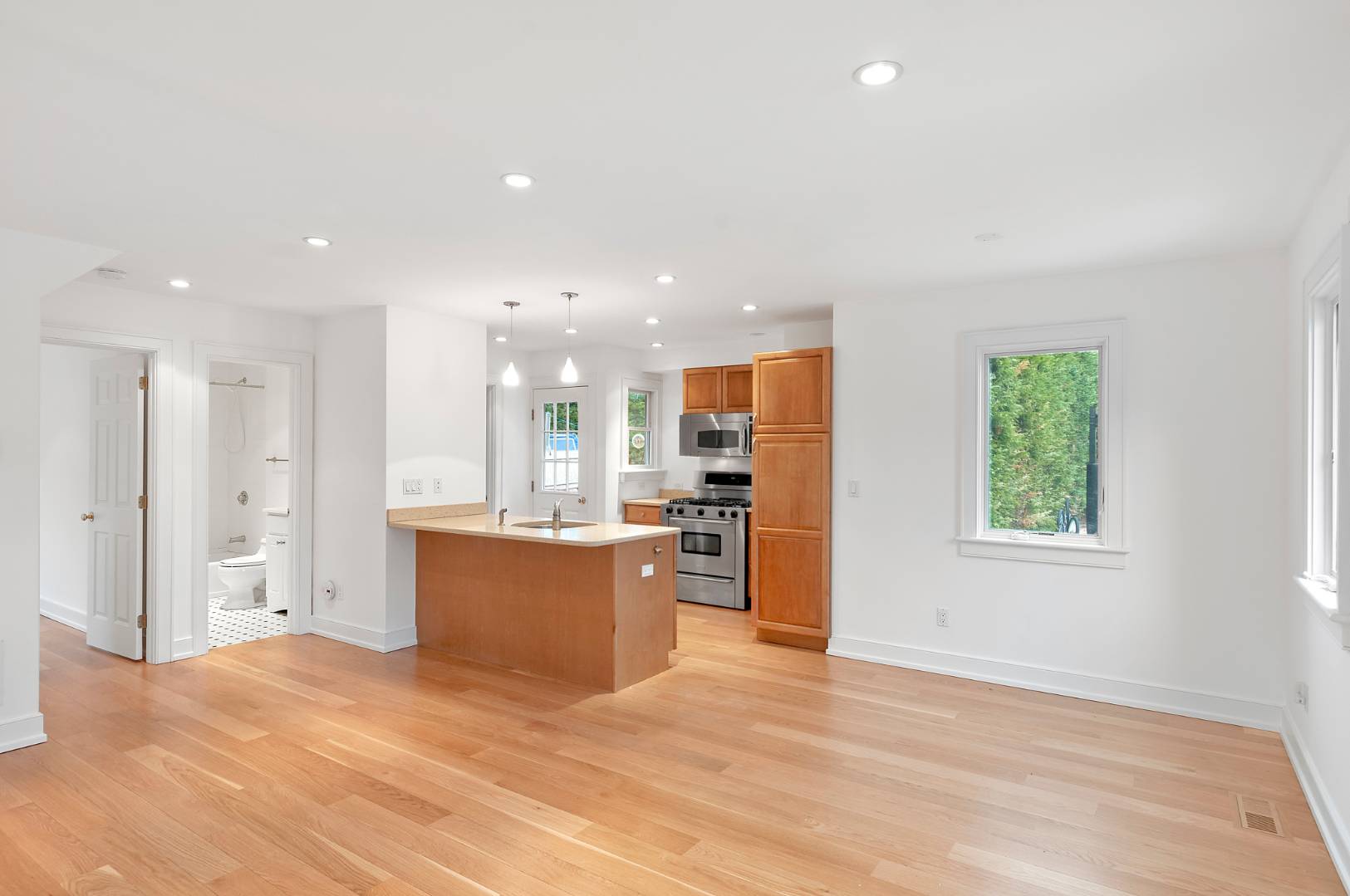 5 Oak Road Sag Harbor, NY 11963 - Photo 4 of 10 Gallery Image 4