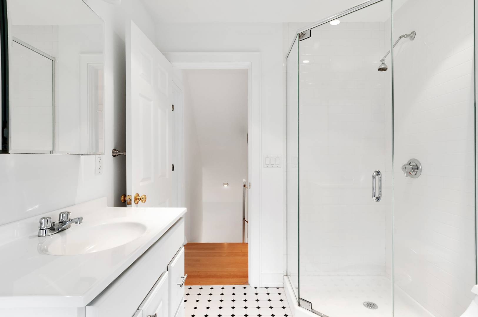 5 Oak Road Sag Harbor, NY 11963 - Photo 6 of 10 Gallery Image 6