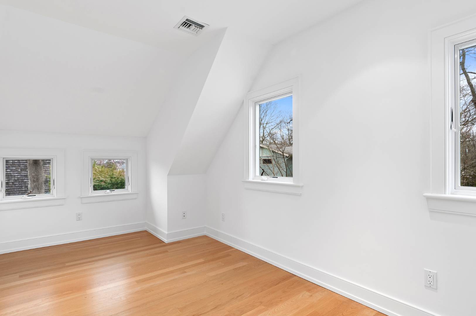 5 Oak Road Sag Harbor, NY 11963 - Photo 8 of 10 Gallery Image 8