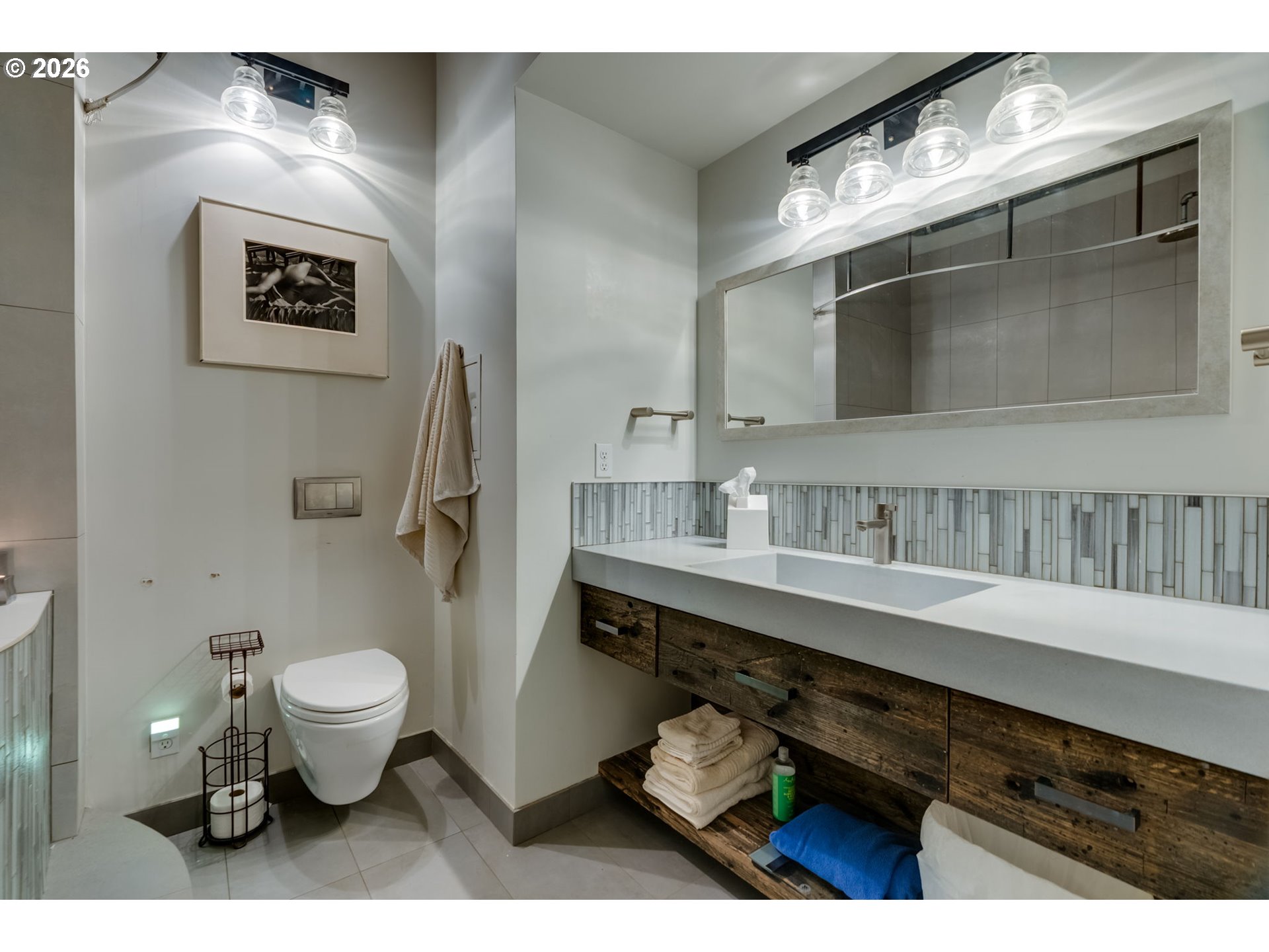 725 Northwest Flanders Street, Unit 204 Portland, OR 97209 - Photo 17 of 28