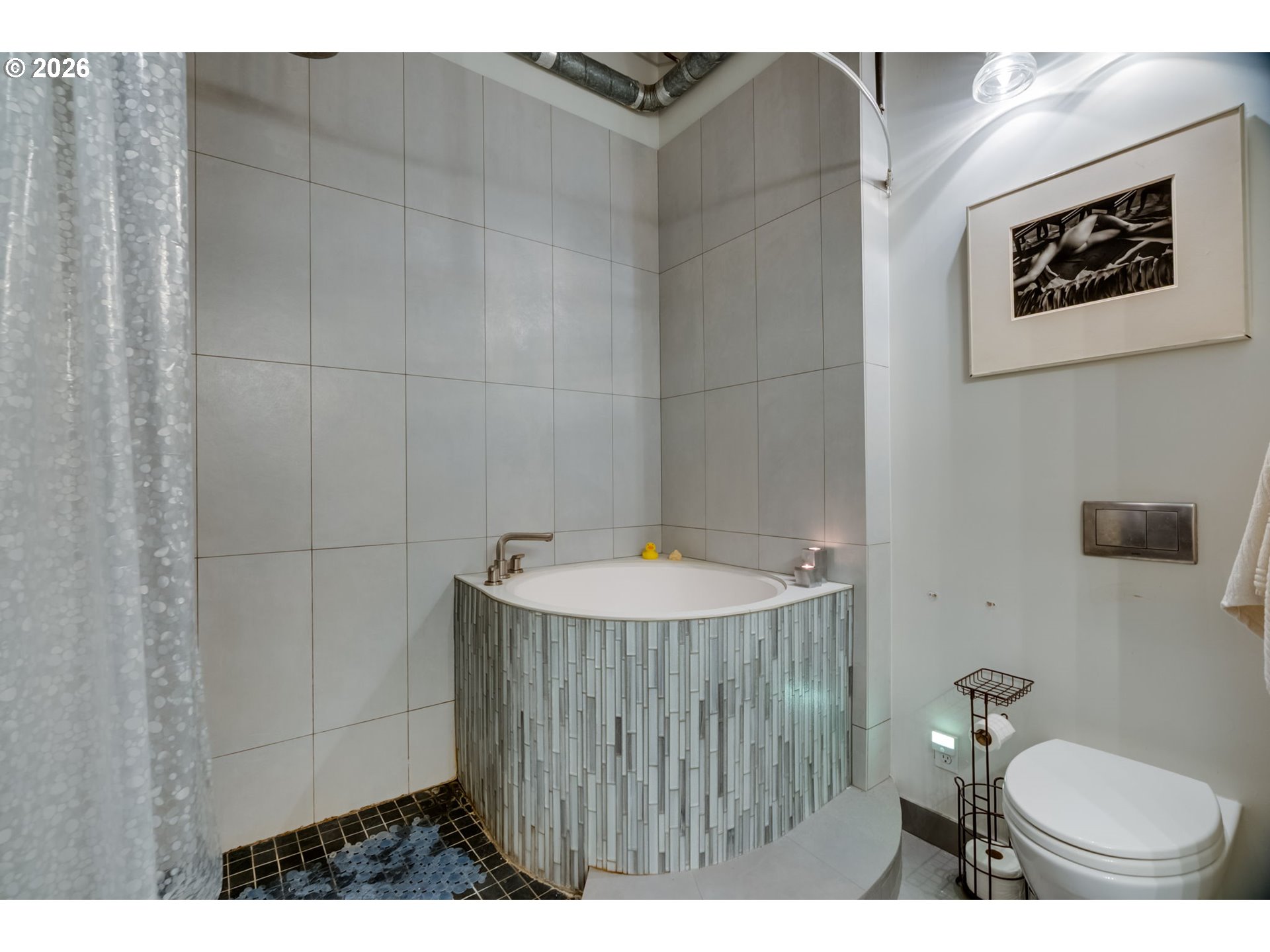725 Northwest Flanders Street, Unit 204 Portland, OR 97209 - Photo 18 of 28