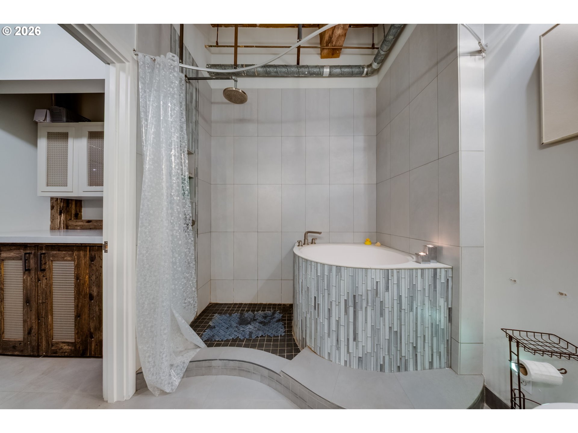 725 Northwest Flanders Street, Unit 204 Portland, OR 97209 - Photo 20 of 28