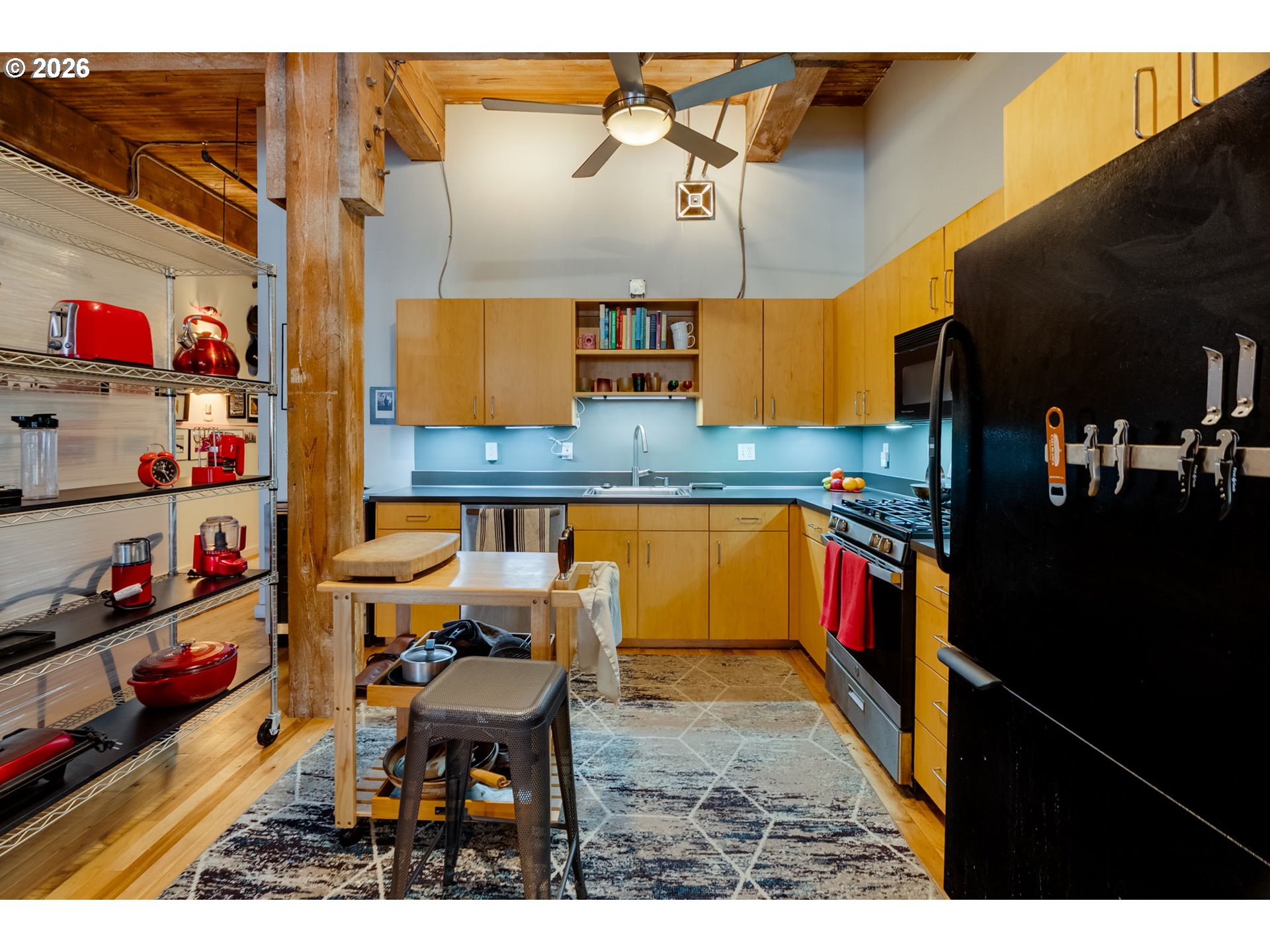 725 Northwest Flanders Street, Unit 204 Portland, OR 97209 - Photo 9 of 28