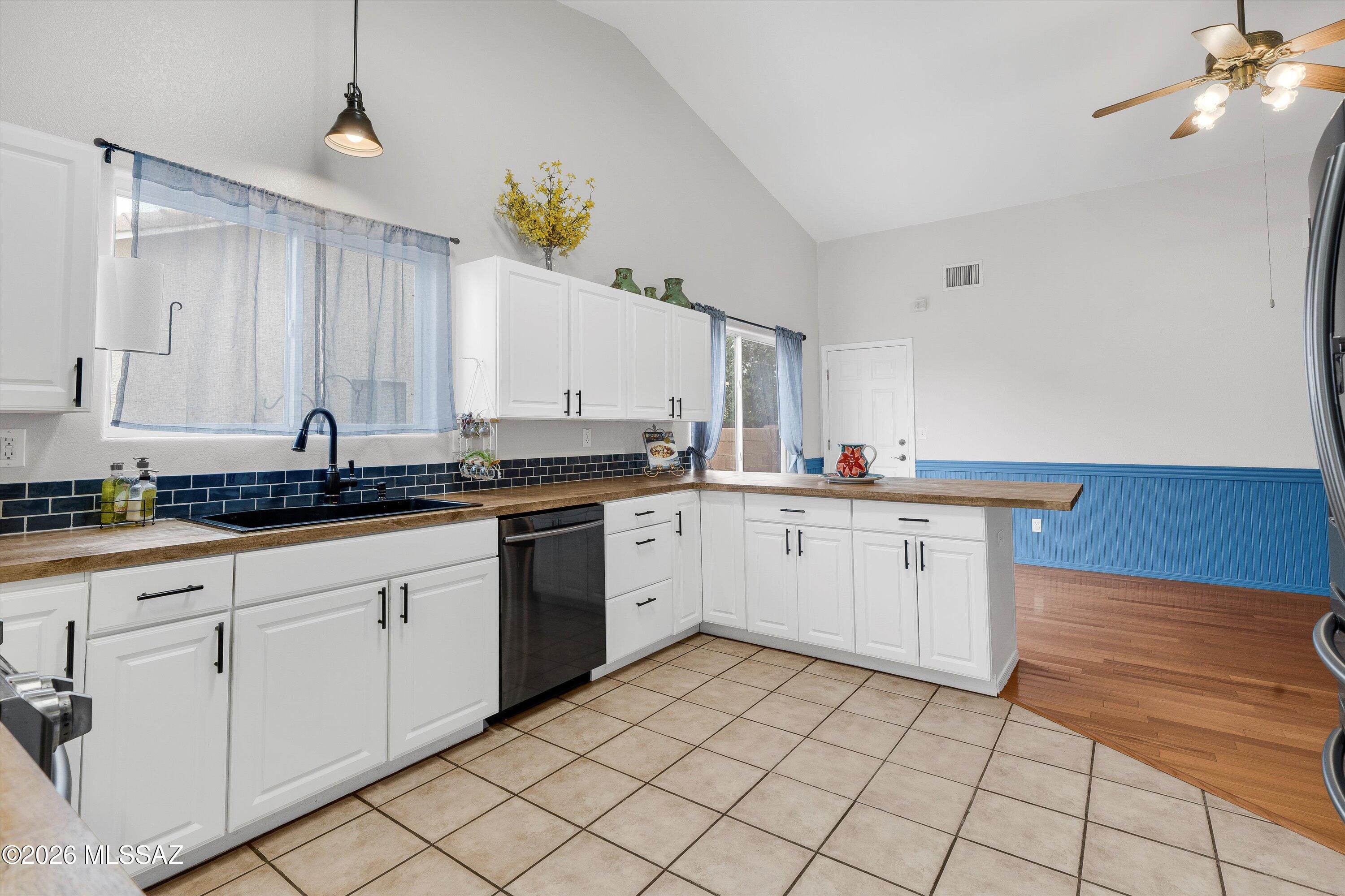 851 South Smokey Mountains Road Tucson, AZ 85748 - Photo 13 of 47