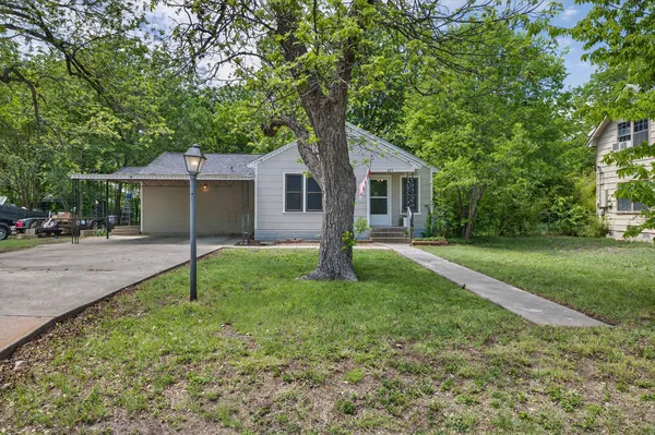 $275,000 | 621 South Main Street, Lockhart, TX 78644