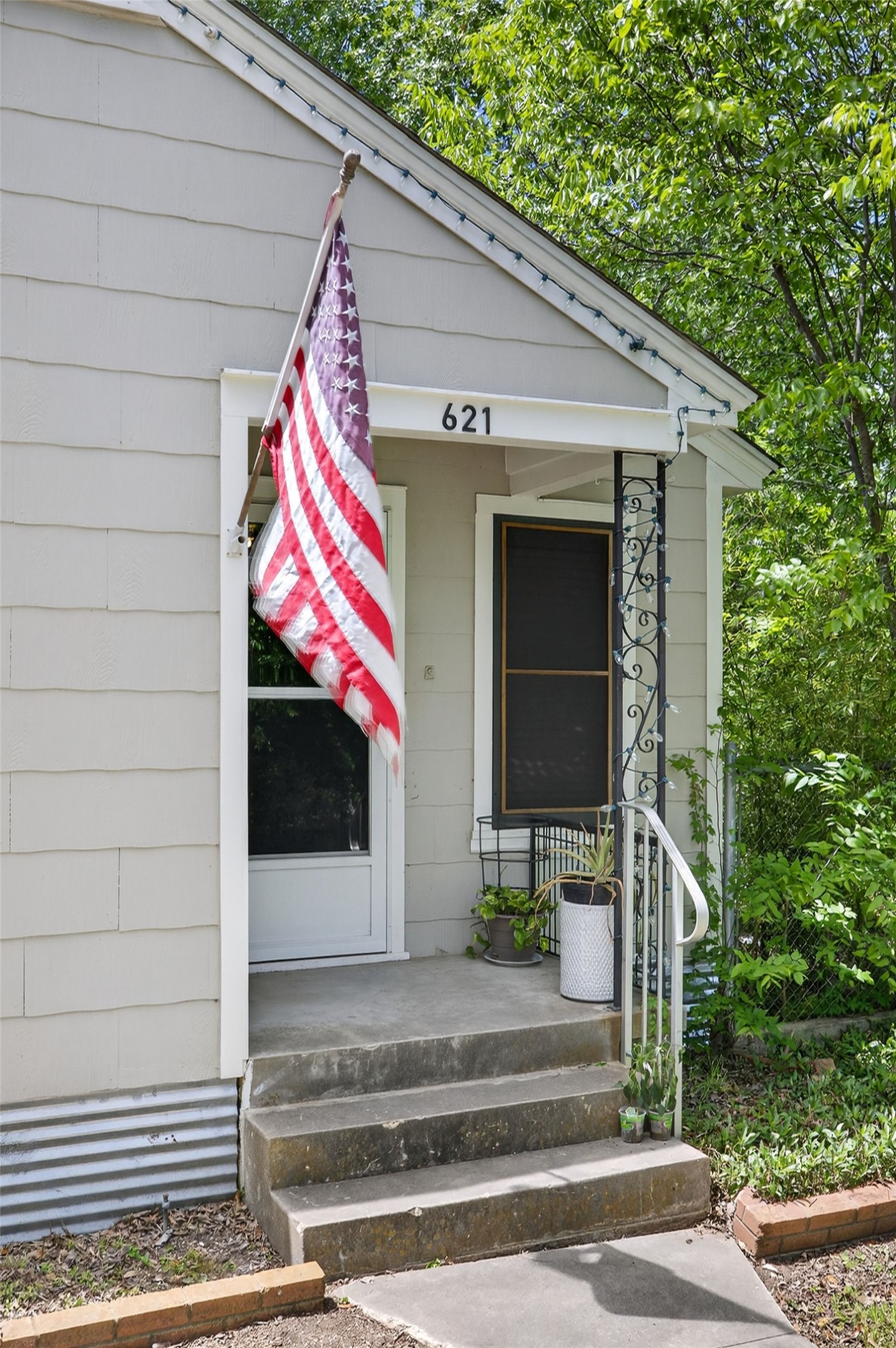 621 South Main Street Lockhart, TX 78644 - Photo 4 of 32