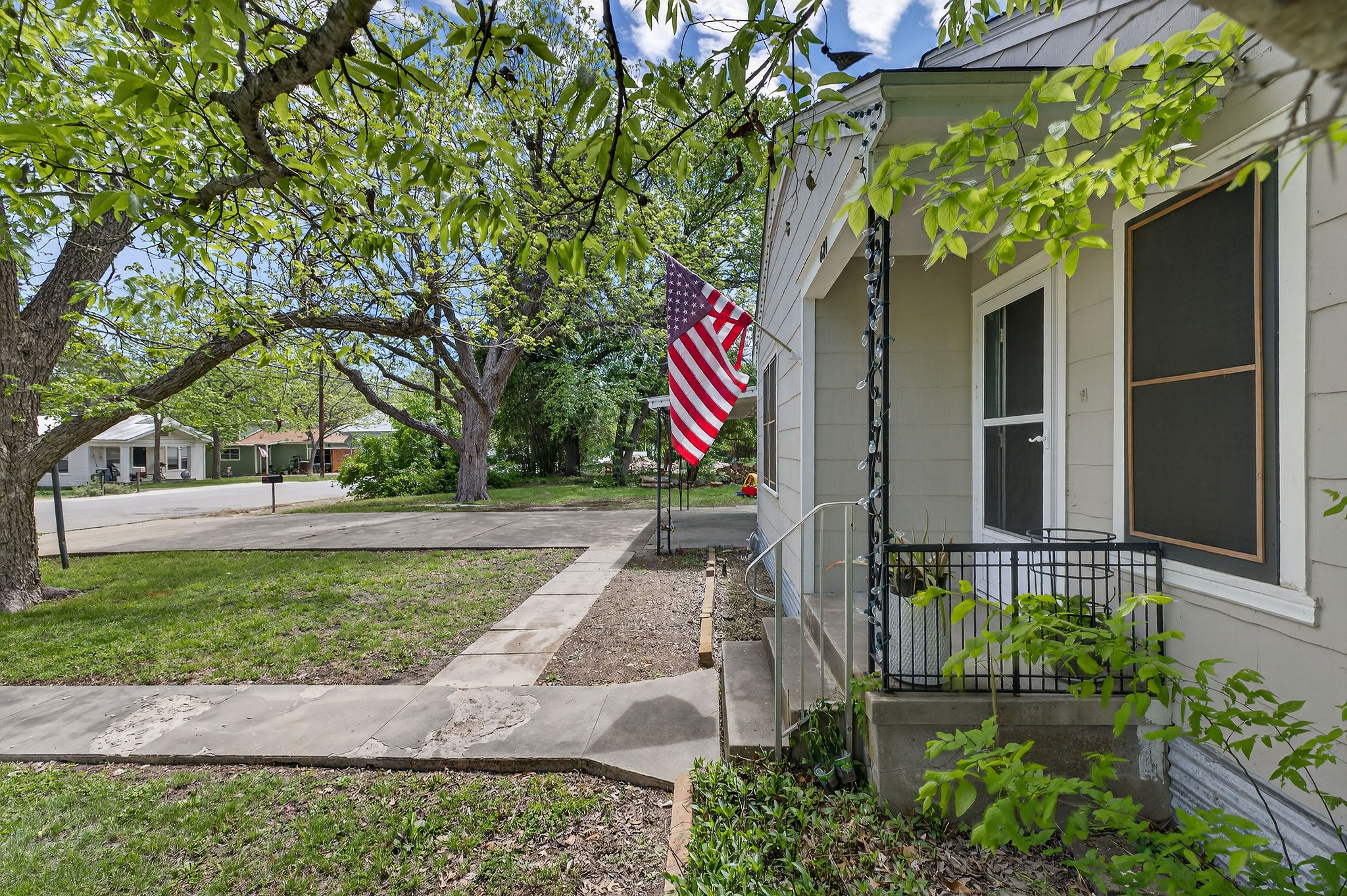 621 South Main Street Lockhart, TX 78644 - Photo 5 of 32