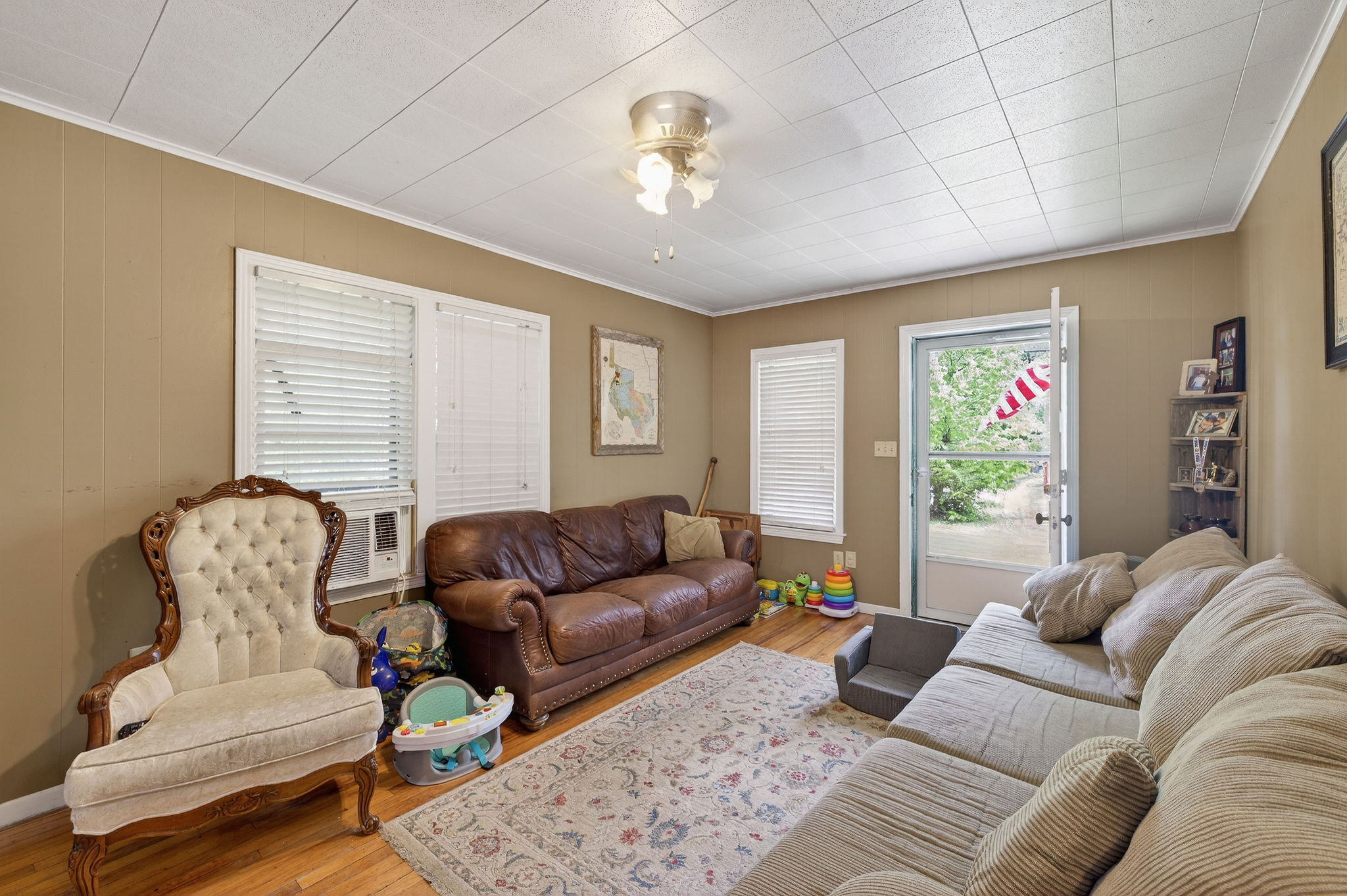 621 South Main Street Lockhart, TX 78644 - Photo 8 of 32