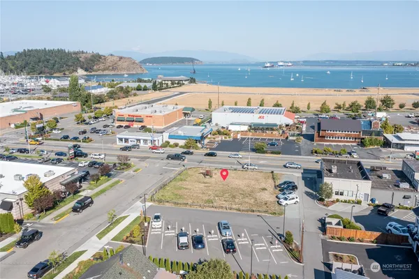 $820,000 | 1808 Commercial Avenue, Anacortes, WA 98221