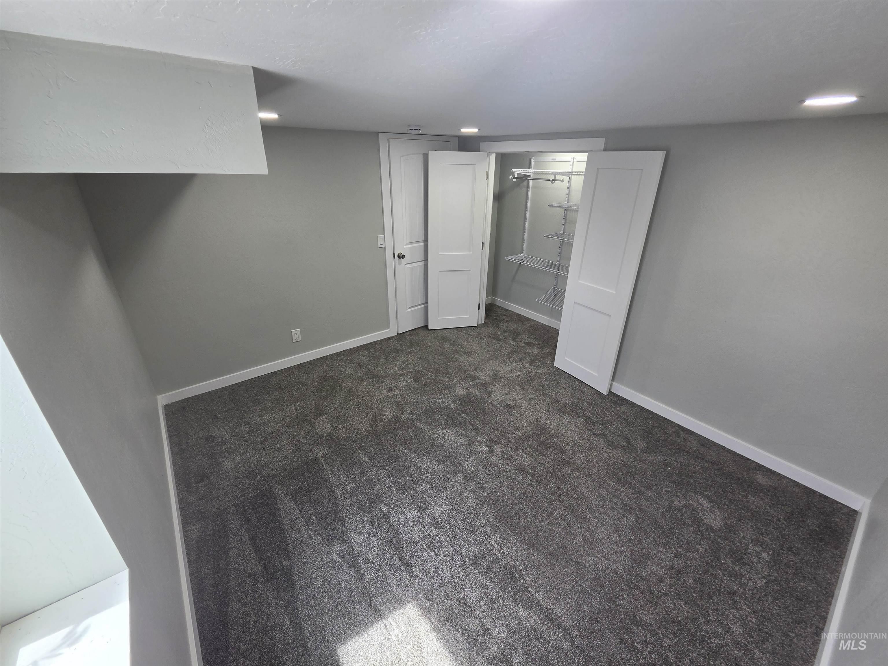905 15th Drive Rupert, ID 83350 - Photo 14 of 20 Carpeted room featuring light gray walls, recessed lighting, white trim, and a bi-fold closet with shelving and hanging rods