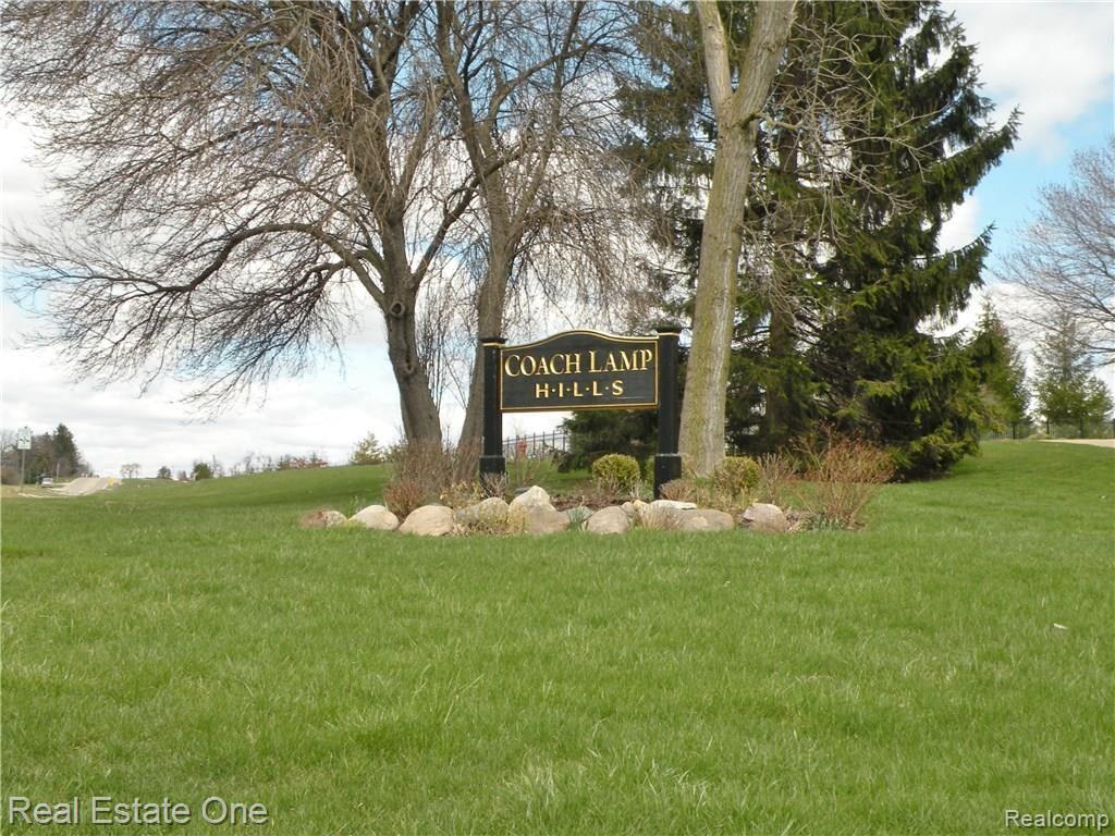 5216 Aintree Road Rochester, MI 48306 - Photo 33 of 42 Highly Desired Coach Lamp Hills