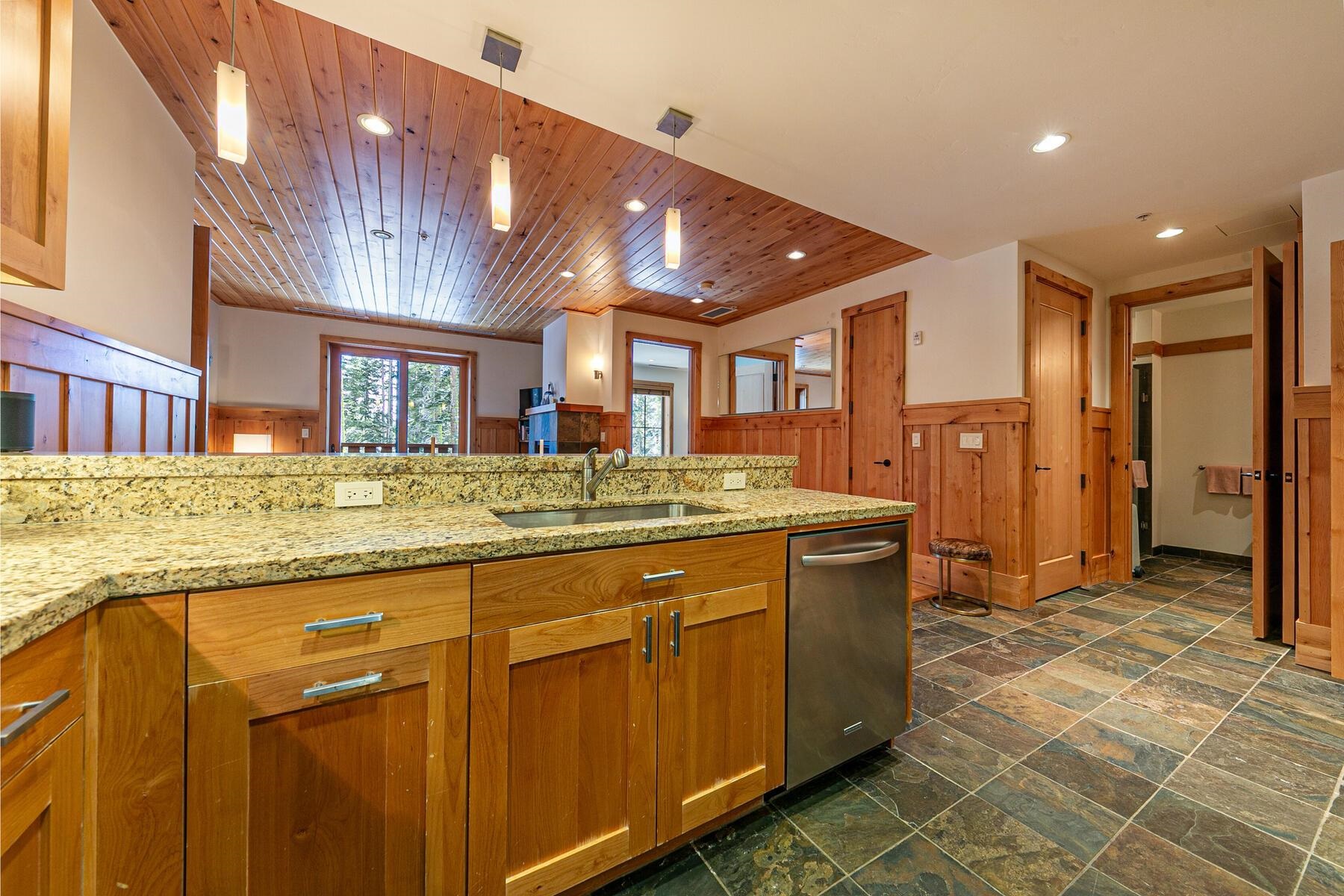 600 Sugar Bowl Road, Unit 102 Truckee, CA 96161 - Photo 5 of 28 Gallery Image 5