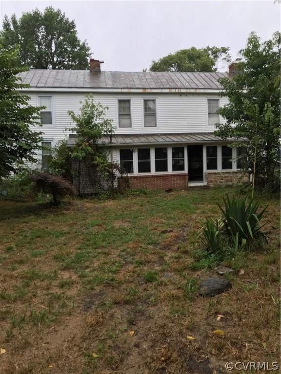 7611 Iron Bridge Road Richmond, VA 23237 - Photo 6 of 10 front view of a house with a yard