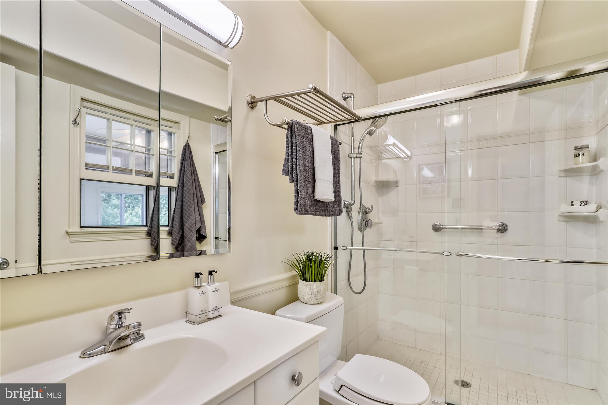 8427 Fort Hunt Road Alexandria, VA 22308 - Photo 14 of 35 Master Bath