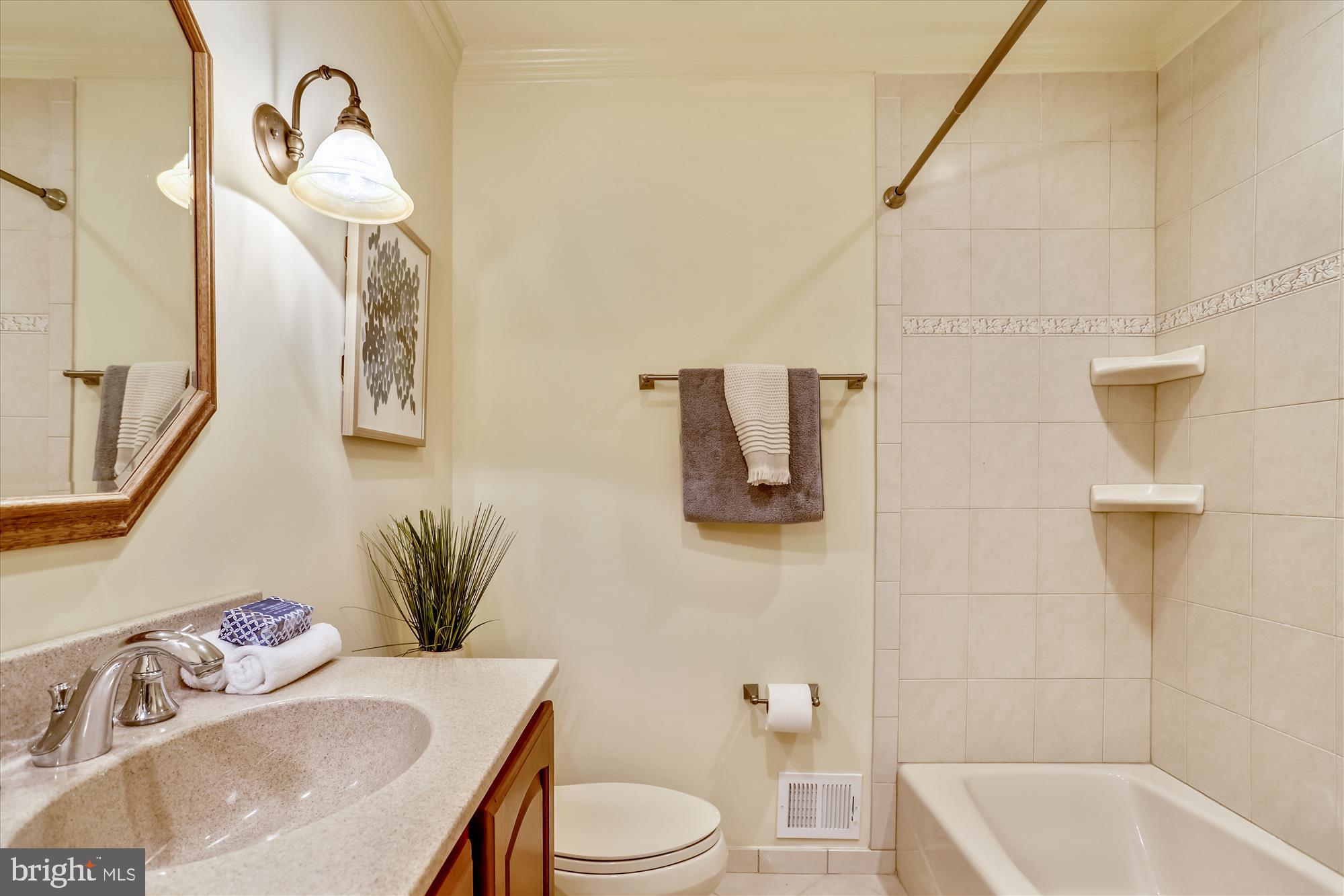 8427 Fort Hunt Road Alexandria, VA 22308 - Photo 19 of 35 Upper Level Bathroom
