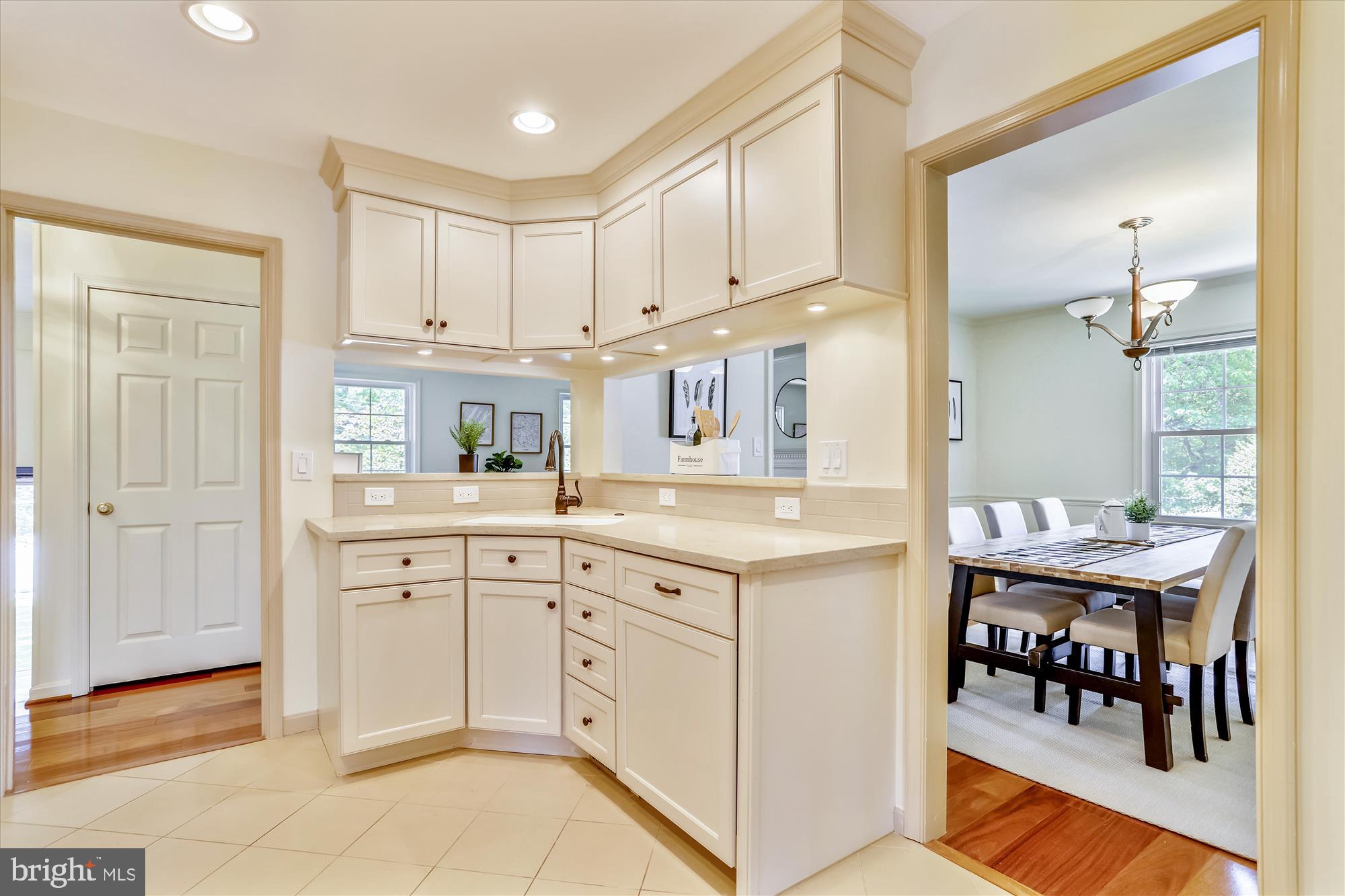 8427 Fort Hunt Road Alexandria, VA 22308 - Photo 7 of 35 Kitchen