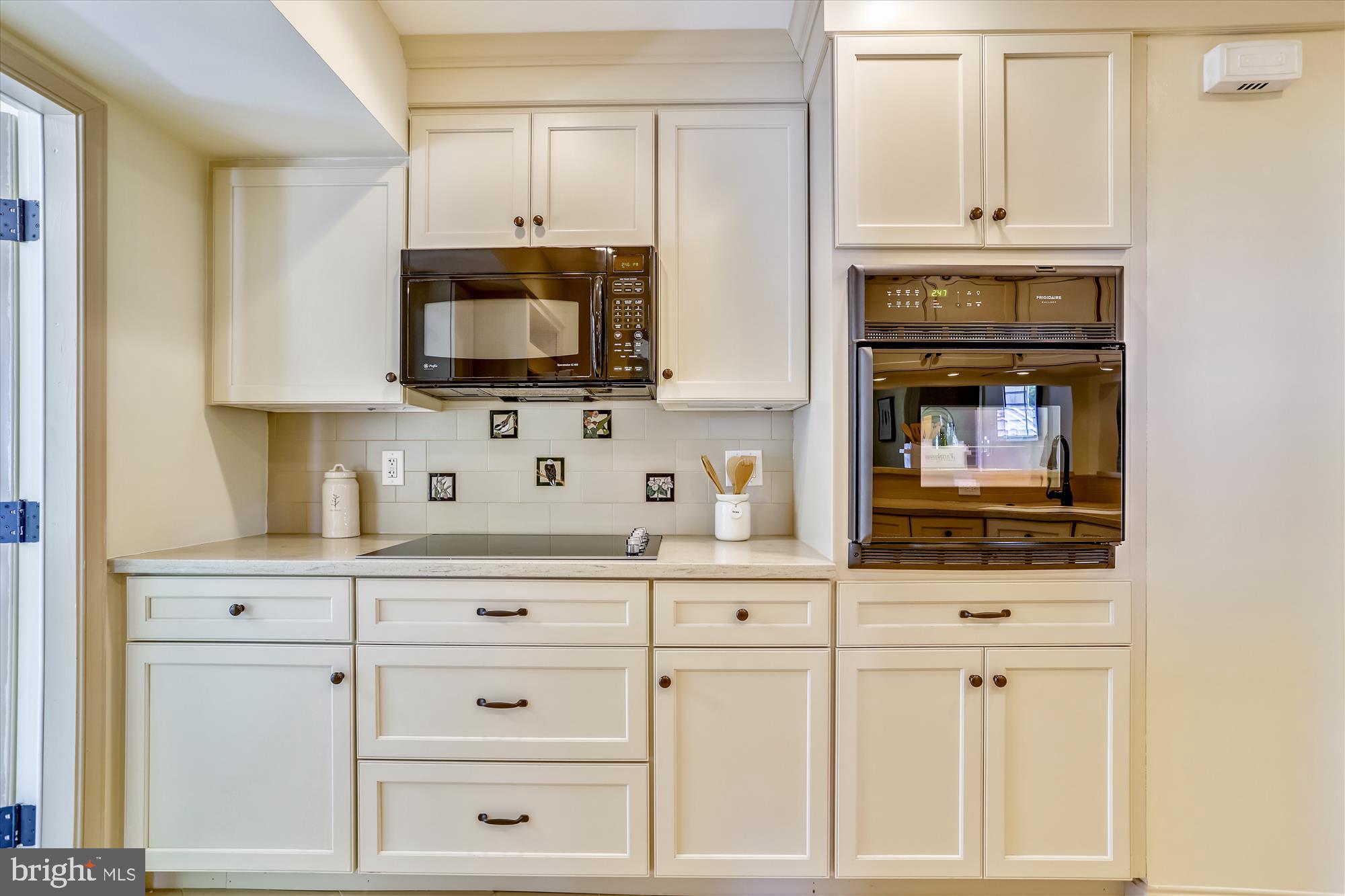 8427 Fort Hunt Road Alexandria, VA 22308 - Photo 8 of 35 Wall Oven & Cook Top