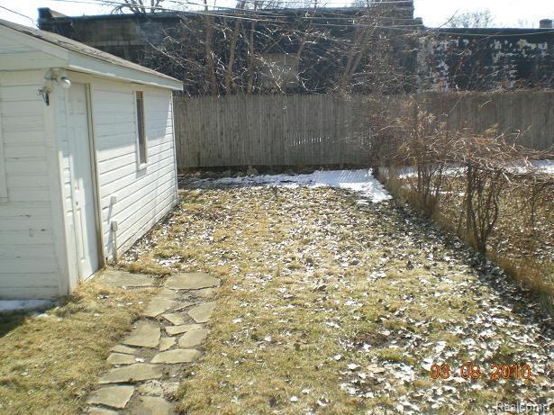 2069 Princeton Road Berkley, MI 48072 - Photo 9 of 9 Backyard